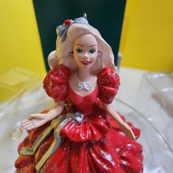 Hallmark Keepsake 1996 Club Edition BARBIE Christmas Ornament based on 1998 Doll - Picture 6 of 15